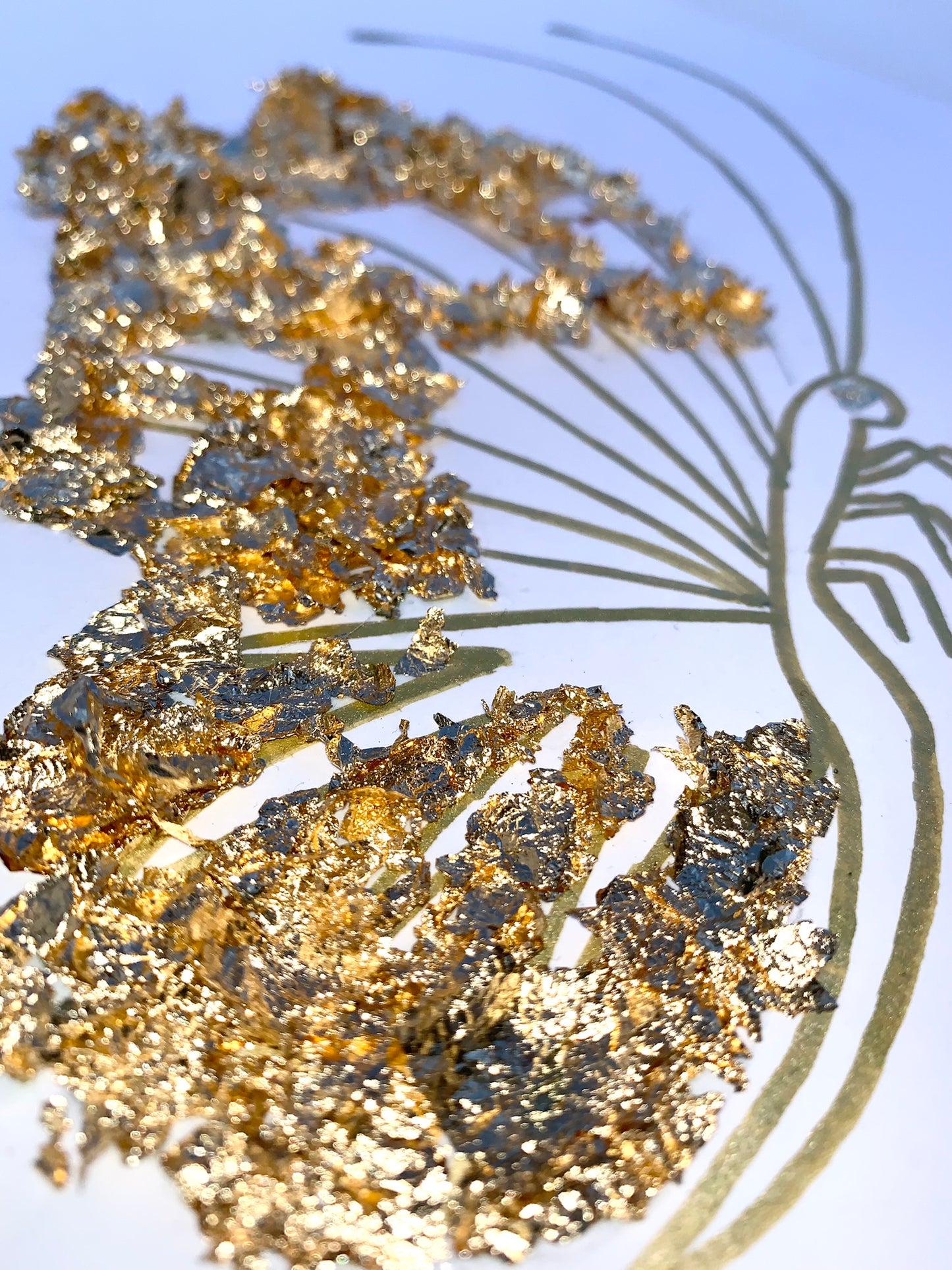 Un papillon réalisé en feuille d'or fait par L'ours Doré